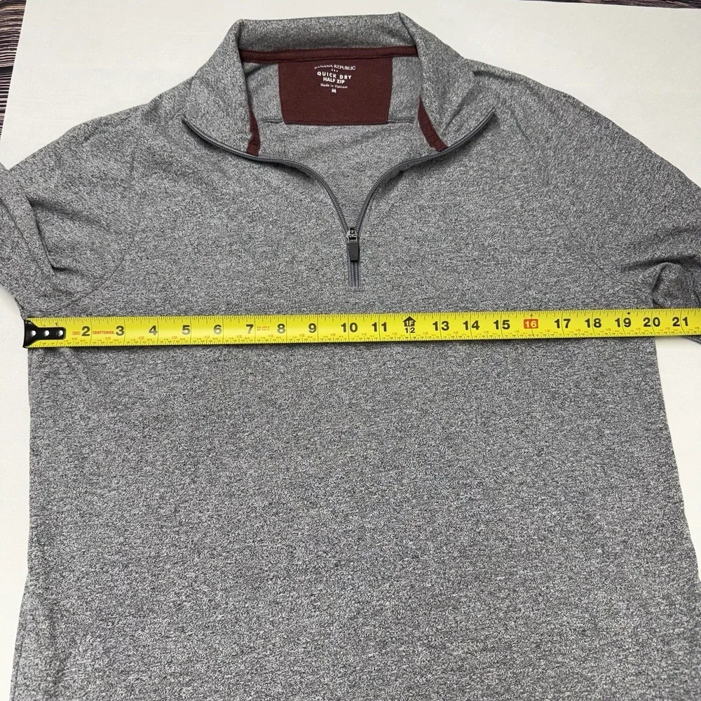 Banana Republic Quick Dry Half Zip Pull Over Gray‎ Medium Preppy Office